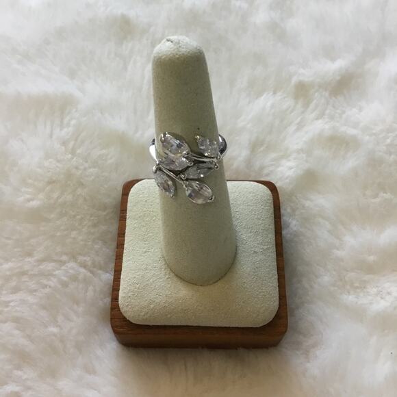 Silver Crystal Leaf Ring - Picture 1 of 8